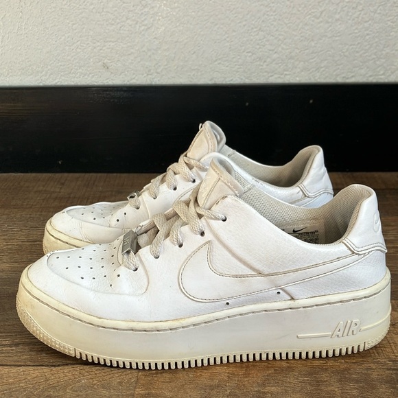 Nike Women's Sneakers - White - Picture 2 of 9